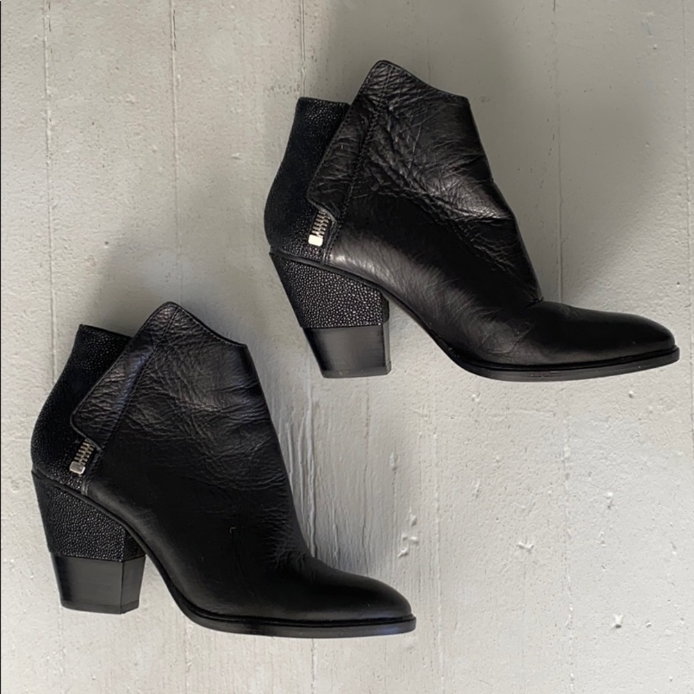 Dolce Vita DV black leather zipper ankle boots